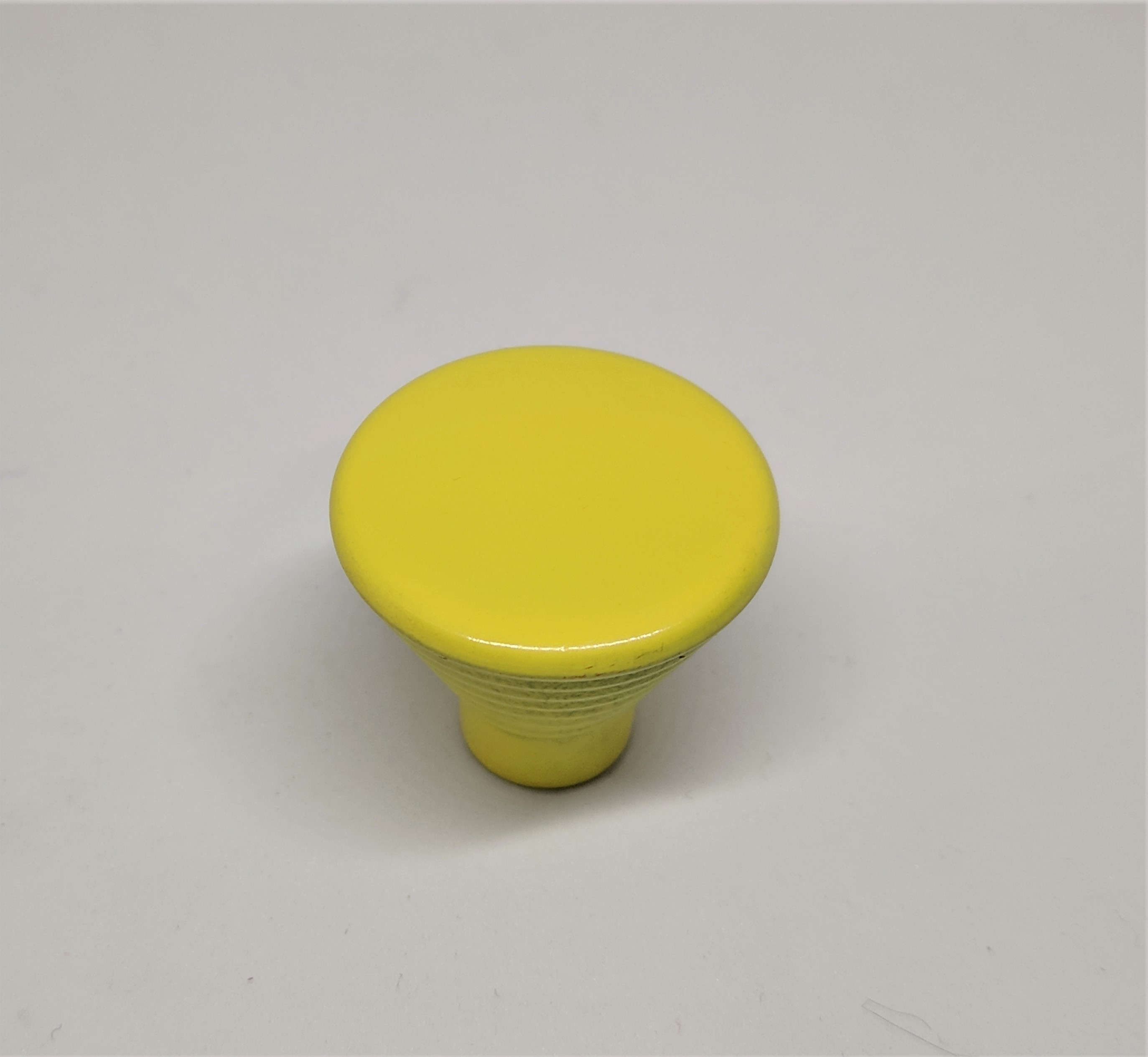 Ручка кнопка арт. 11-0012-000-33 (желтая)